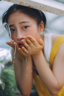 老狼一区忘忧草欢迎你大豆